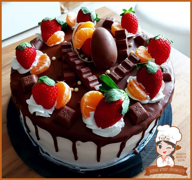 tort_kinderki_jajko_niespodzianka_pyzipyzi