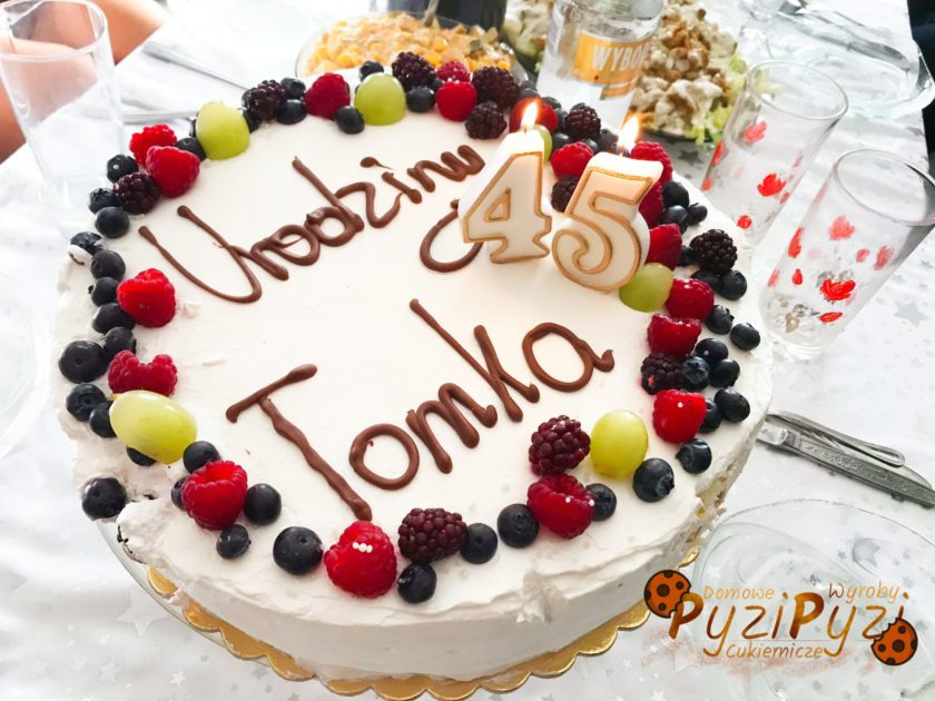 tort_urodzinowy_owocowy_pyzipyzi