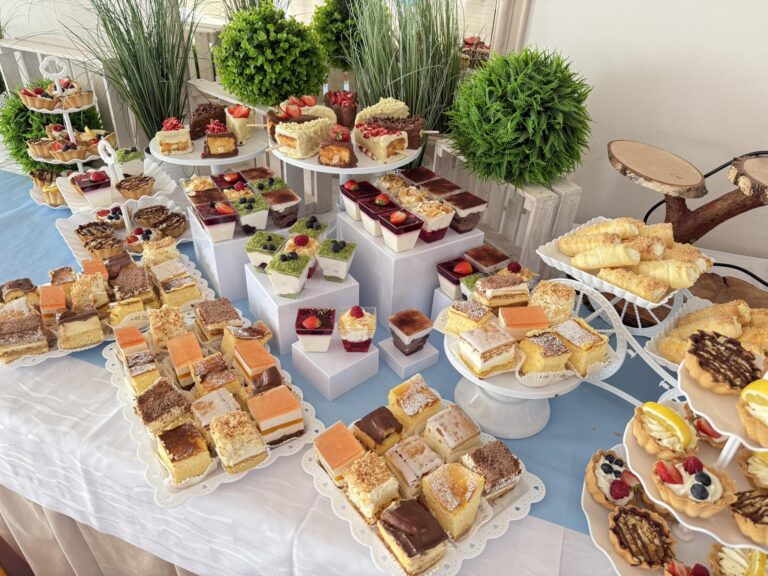 Nowa biała zastawa pod słodki stół: elegancja w wersji PyziPyzi